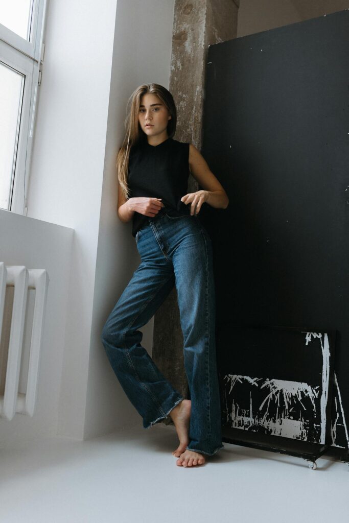 bluzka do szerokich spodni inspiracje