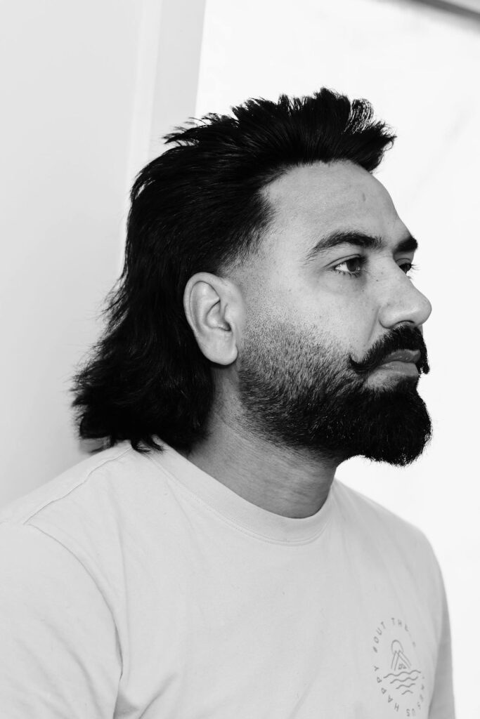 fryzura mullet u mężczyzny