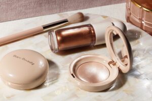 Rare Beauty rozświetlacz vs Rare Luminizer